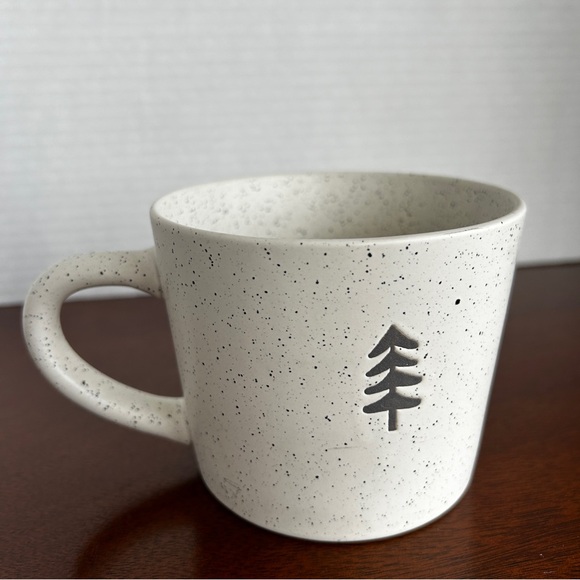 TIM HORTON'S Holiday Edition 2022 Coffee Mug Beige Speckled Tree - Picture 3 of 8
